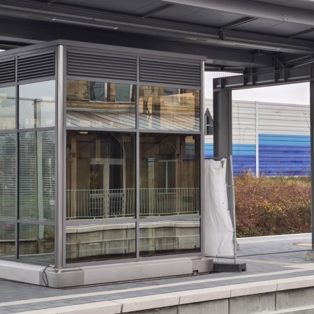 bahnsteigausstattung aufzug stationsausstattung hohrenk 