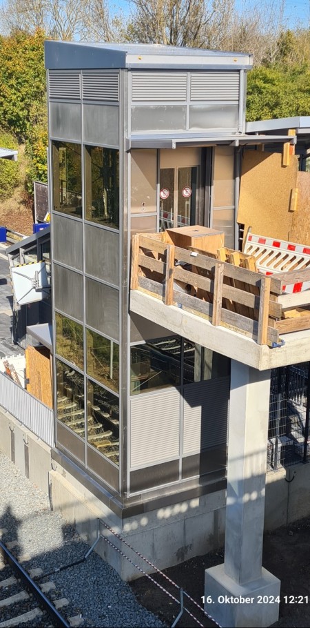 bahnsteigausstattung aufzug stationsausstattung hohrenk 