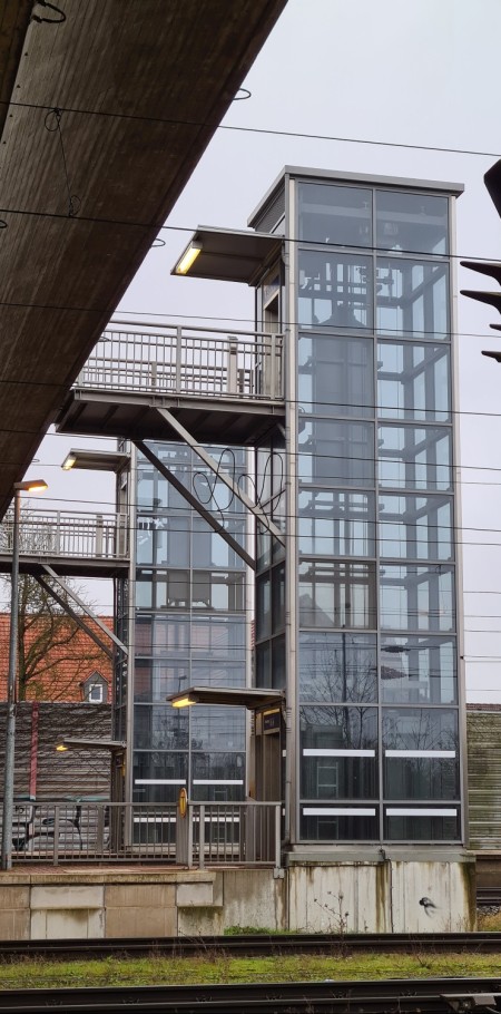 bahnsteigausstattung aufzug stationsausstattung hohrenk 