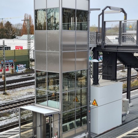 bahnsteigausstattung aufzug stationsausstattung hohrenk 
