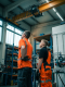 zwei Mitarbeiter in der Lagerlogistik bei Hohrenk Systemtechnik in Braunschweig